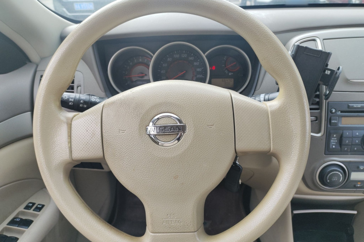 日产 轩逸 2012款 经典 1.6XE 手动舒适版中控内饰13