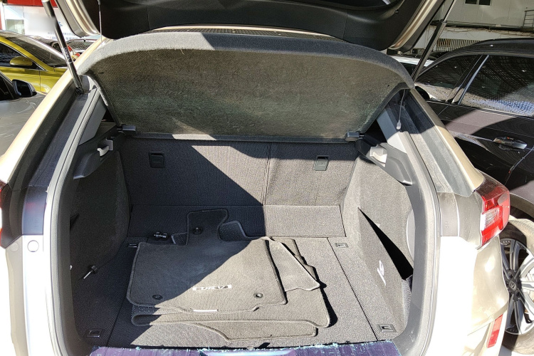 本田UR-V 2017款 370TURBO 两驱尊贵版 国V机舱底盘23