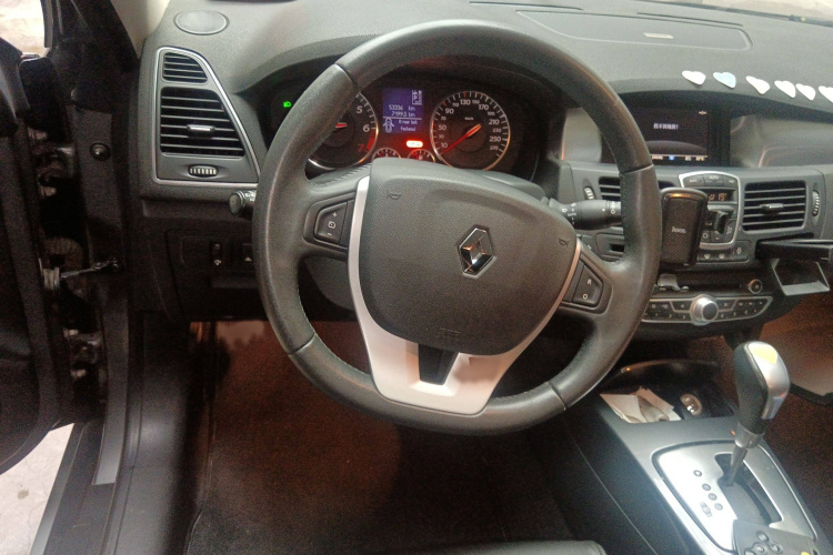 雷诺 拉古那 2012款 古贝2.0T 豪华导航版局部细节13
