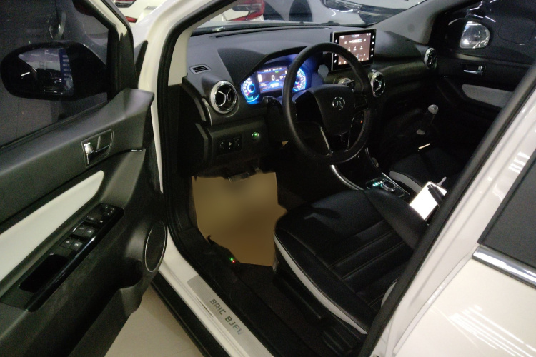 北汽新能源EC5 2019款 新尚版中控内饰7003