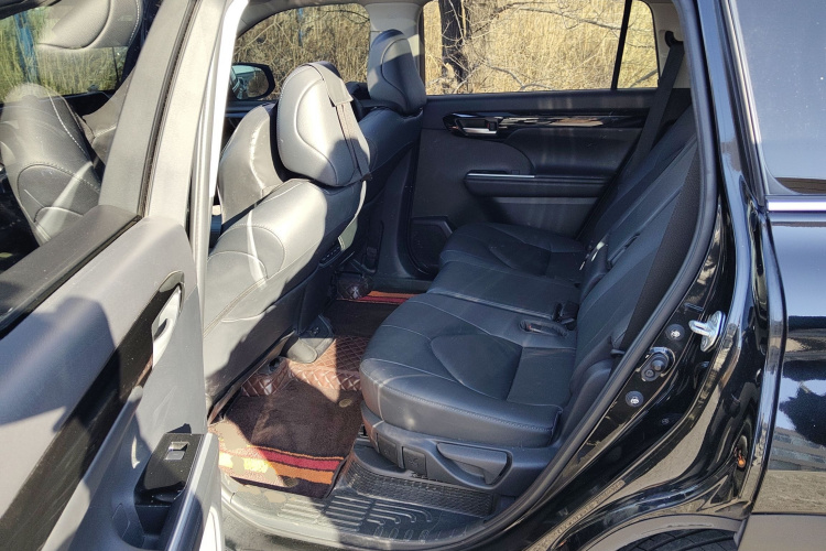 丰田 汉兰达 2023款 2.5L智能电混双擎四驱尊贵版 7座中控内饰21