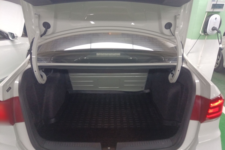 大众 桑塔纳 2016款 1.6L 自动舒适版机舱底盘23