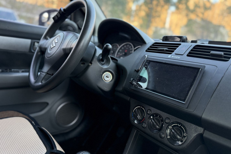 铃木 雨燕 2013款 1.3L 手动超值版中控内饰7002