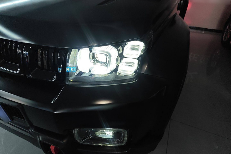 北京BJ40 2023款 2.0D 自动四驱刀锋英雄版侠客型局部细节36