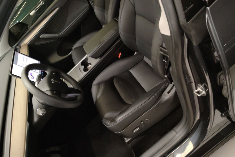 特斯拉 Model Y 2022款 改款 后轮驱动版中控内饰19