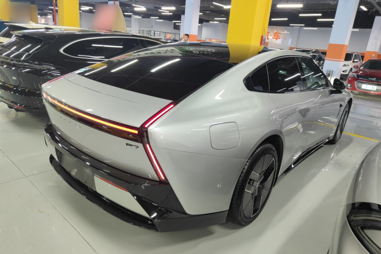 小鹏P7 2025款 702 长续航 Ultra车身外观6005