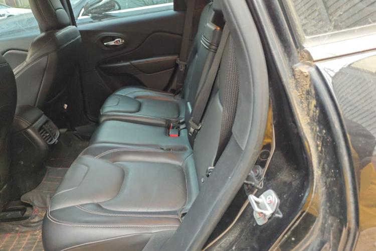 Jeep 自由光 2016款 2.4L 专业智能版中控内饰21