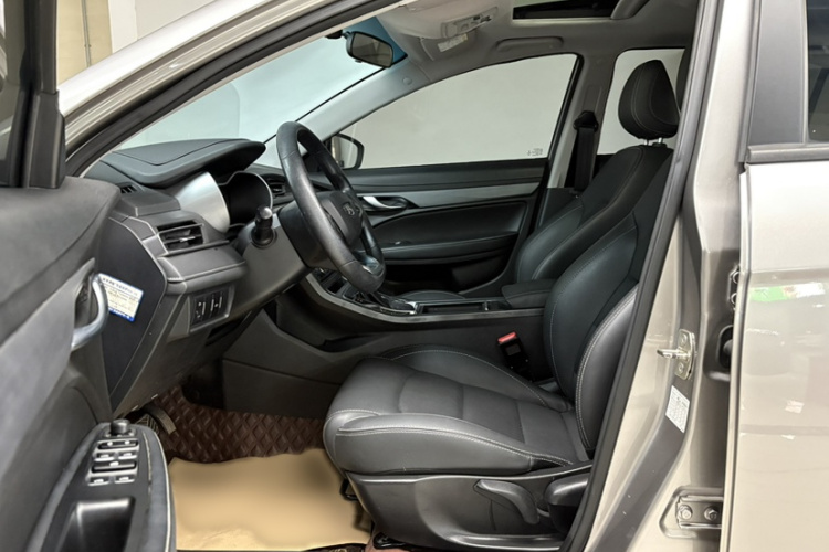 吉利汽车 帝豪 2021款 UP 1.5L CVT豪华型中控内饰7004