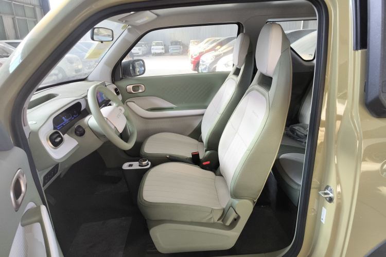 吉利银河 2025款 210km 熊猫骑士中控内饰19