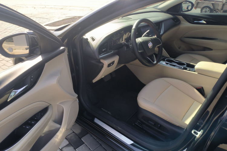 别克 君威 2021款 552T 精英型中控内饰20