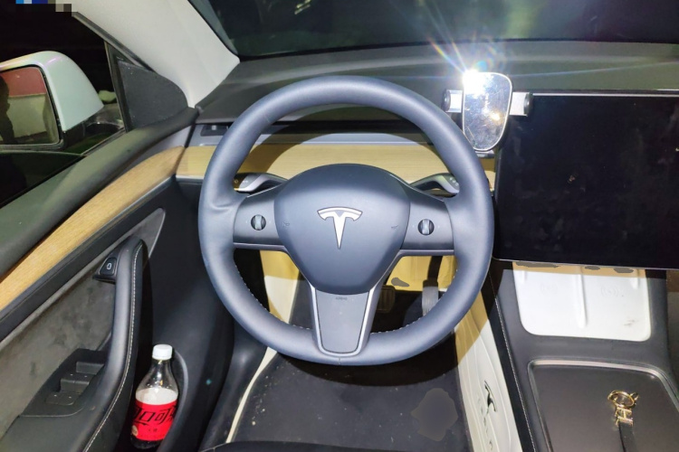 特斯拉 Model Y 2022款 改款 后轮驱动版中控内饰13