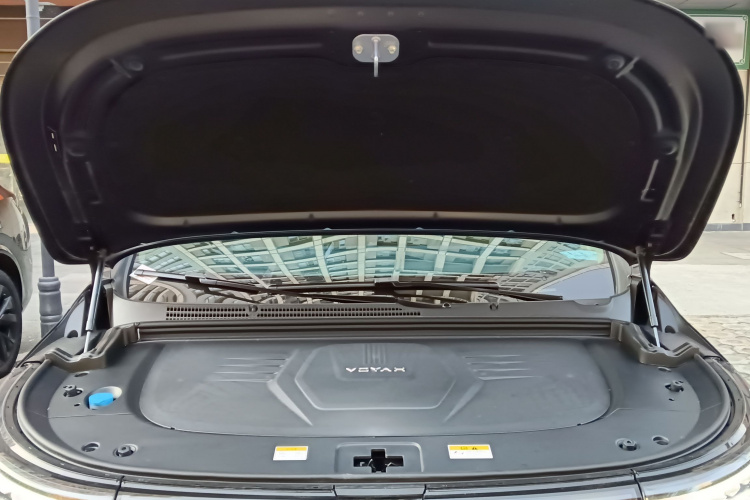 岚图汽车 岚图梦想家 2024款 PHEV 超长续航尊贵版机舱底盘24