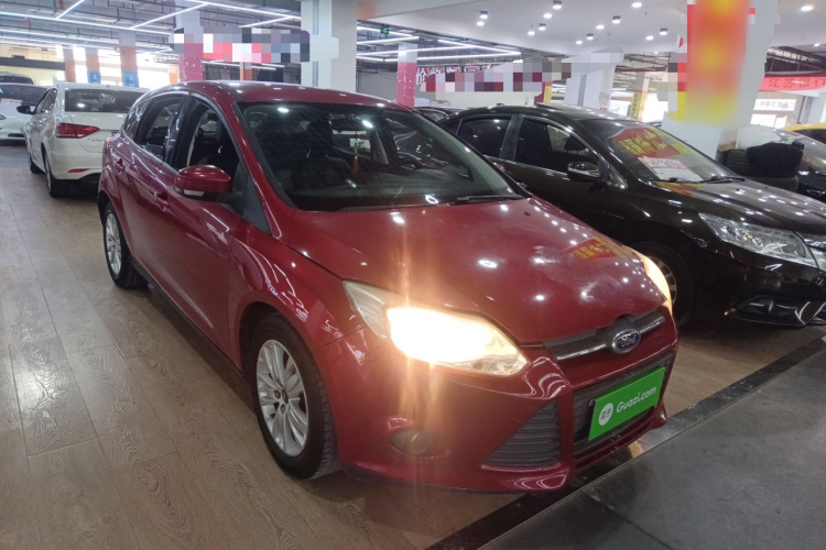 福特 福克斯 2012款 两厢 1.6L 自动舒适型车身外观3