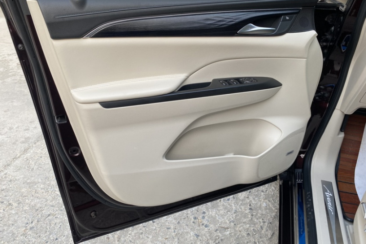 别克GL8 2020款 Avenir艾维亚 六座贤礼版中控内饰7005