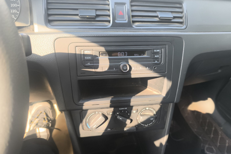 大众 桑塔纳 2015款 1.6L 手动风尚版局部细节16