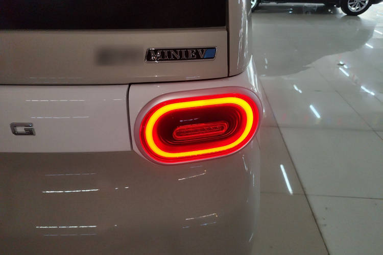 五菱汽车 宏光MINIEV 2024款 第三代 215km 青春版车身外观9