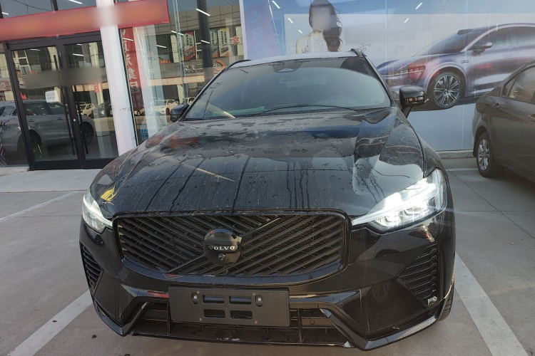 沃尔沃XC60新能源 2025款 插电式混动 长续航四驱智远极夜黑版车身外观2