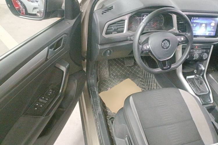 大众 T-ROC探歌 2020款 280TSI DSG两驱精英型中控内饰7003