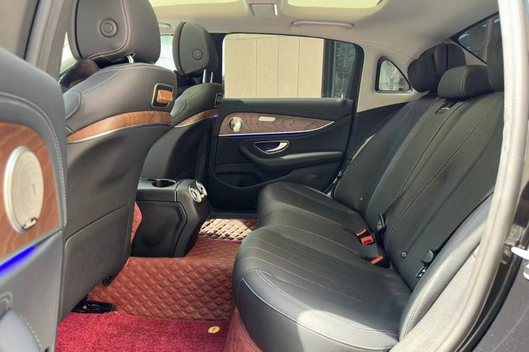 奔驰E级 2020款 改款 E 300 L 时尚型中控内饰7001