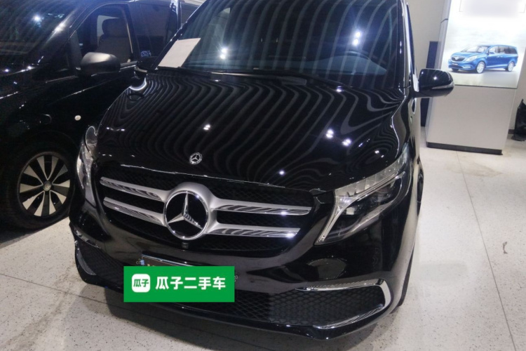 奔驰V级 2020款 V 260 尊贵版车身外观2
