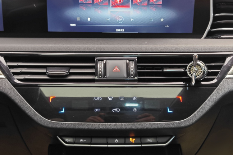 红旗HS5 2019款 2.0T 智联旗享四驱版中控内饰7004