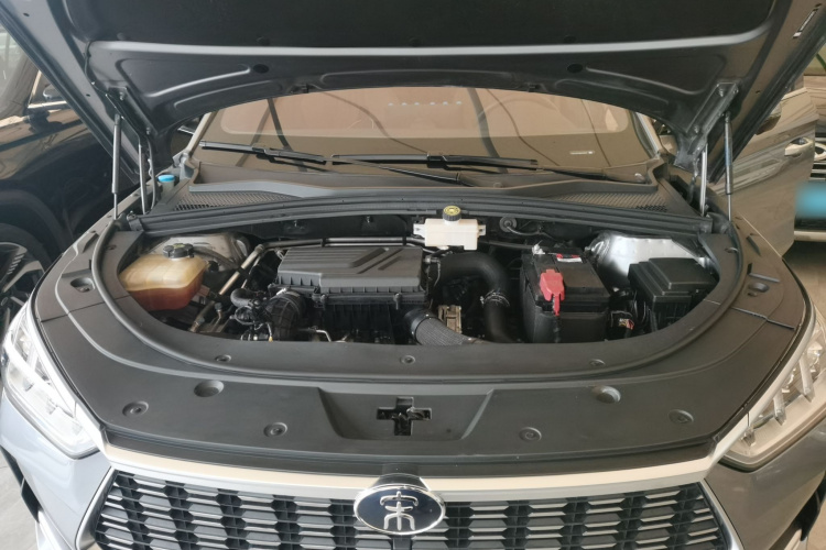 比亚迪 宋PLUS 2020款 1.5T 自动尊贵型机舱底盘24