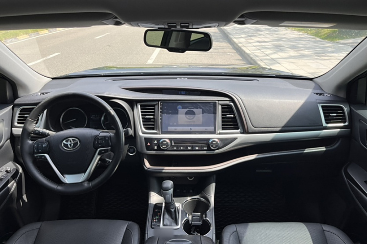 丰田 汉兰达 2017款 2.0T 四驱豪华版 7座中控内饰7002