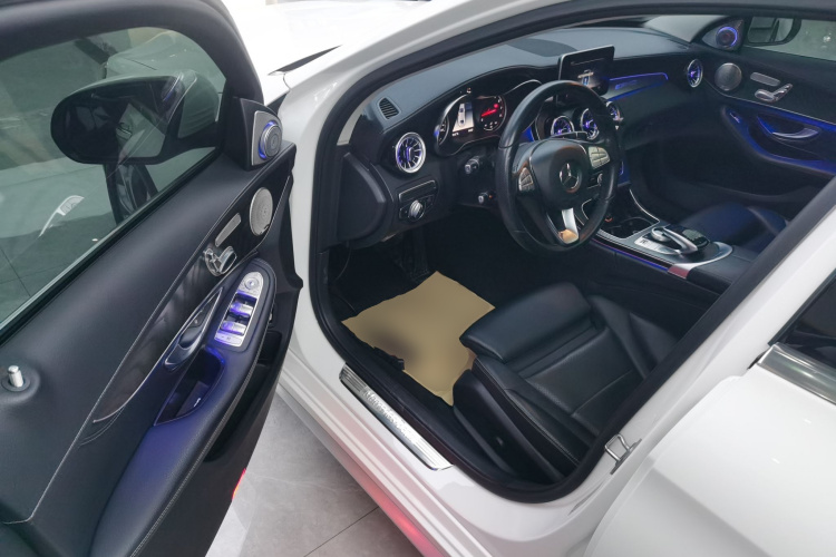 奔驰C级 2018款 C 180 L 时尚型运动版中控内饰20