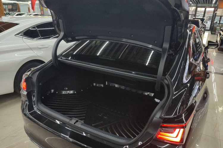 雷克萨斯ES 2025款 200 臻享版机舱底盘23