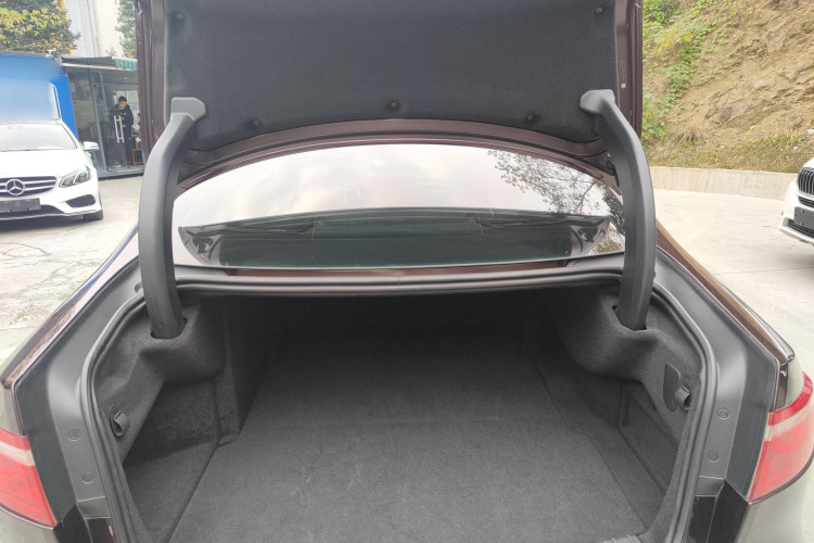 捷豹XFL 2018款 XFL 2.0T 250PS 豪华版机舱底盘23