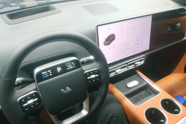 理想汽车 理想L8 2023款 Max中控内饰12