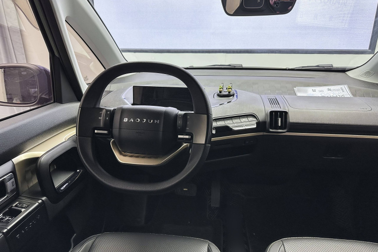 宝骏KiWi EV 2022款 艺术家轻享版 三元锂中控内饰7010