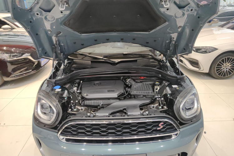 MINI Countryman 2021款 2.0T COOPER S ALL4机舱底盘24
