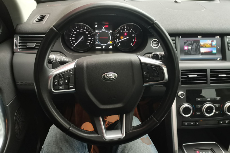 路虎 发现神行 2018款 240PS SE版中控内饰13