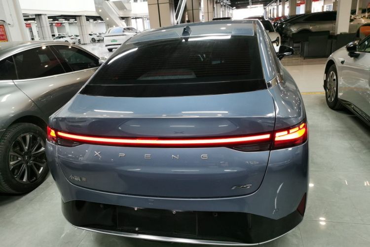 小鹏P5 2021款 550P车身外观6