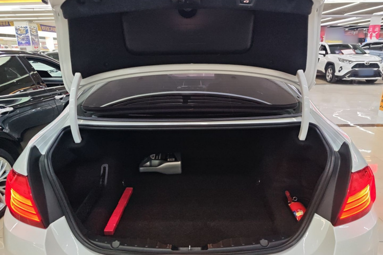 宝马5系 2017款 525Li 领先型机舱底盘23