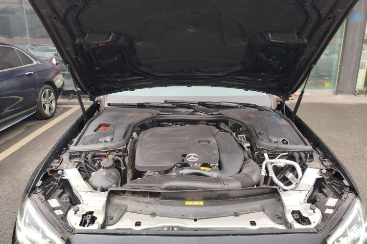 奔驰E级 2023款 改款 E 300 L 时尚型局部细节24