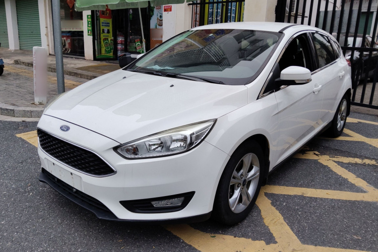 福特 福克斯 2015款 两厢 1.6L 自动舒适型车身外观1