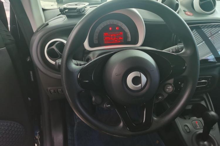 smart fortwo 2018款 1.0L 52千瓦硬顶灵动版 国V中控内饰7002