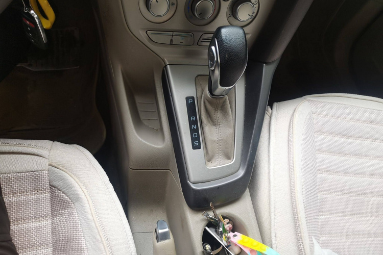 福特 福克斯 2012款 三厢 1.6L 自动舒适型局部细节18