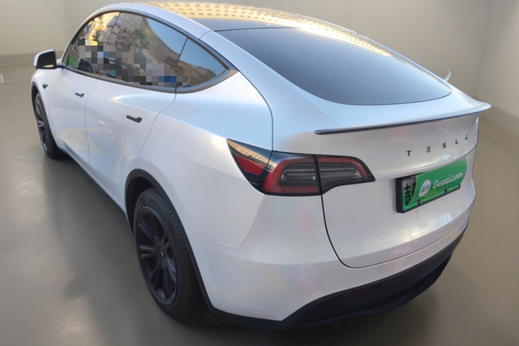 特斯拉 Model Y 2023款 长续航全轮驱动版车身外观5