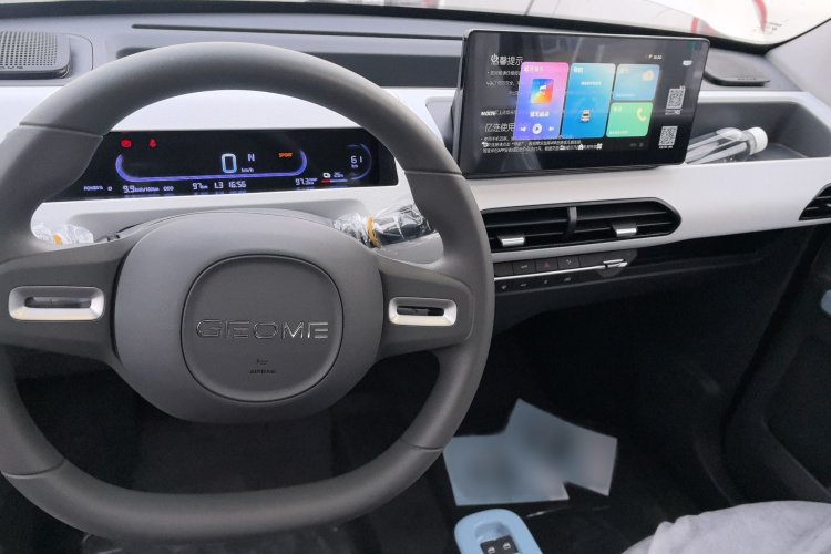 吉利银河 2024款 熊猫mini 200km 耐力熊中控内饰7003