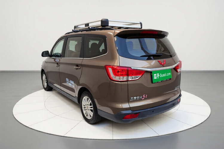 五菱汽车 五菱宏光 2016款 1.5L 改款S舒适型车身外观5