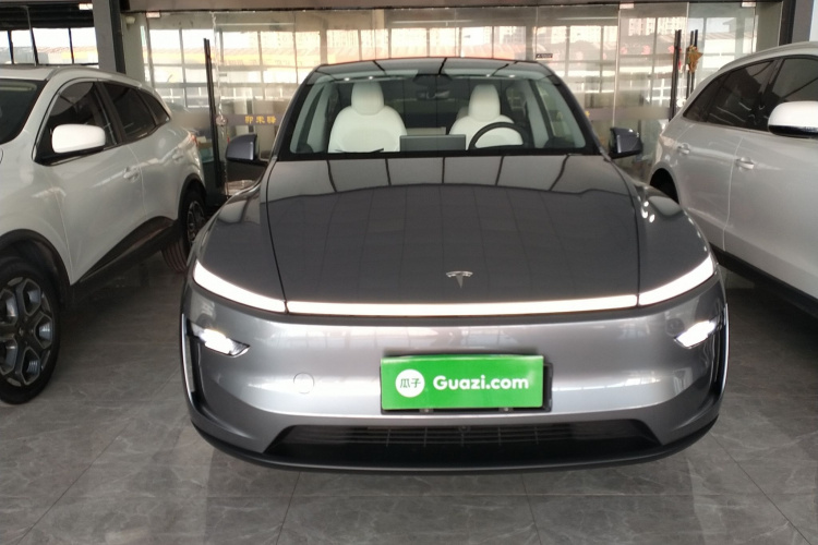 特斯拉 Model Y 2025款 长续航全轮驱动版车身外观2