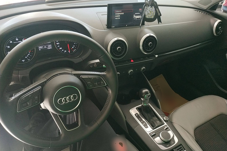 奥迪A3 2017款 Sportback 35 TFSI 时尚型中控内饰12