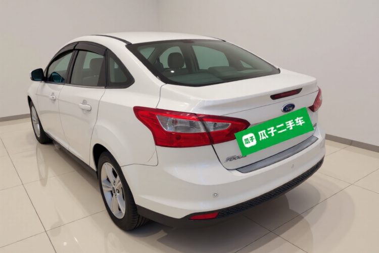 福特 福克斯 2012款 三厢 1.6L 手动风尚型车身外观5