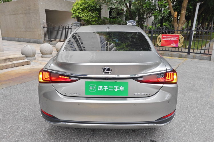 雷克萨斯ES 2023款 200 卓越版车身外观6