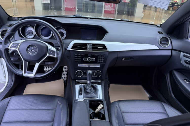 奔驰C级(进口) 2013款 C 180 轿跑版中控内饰7010