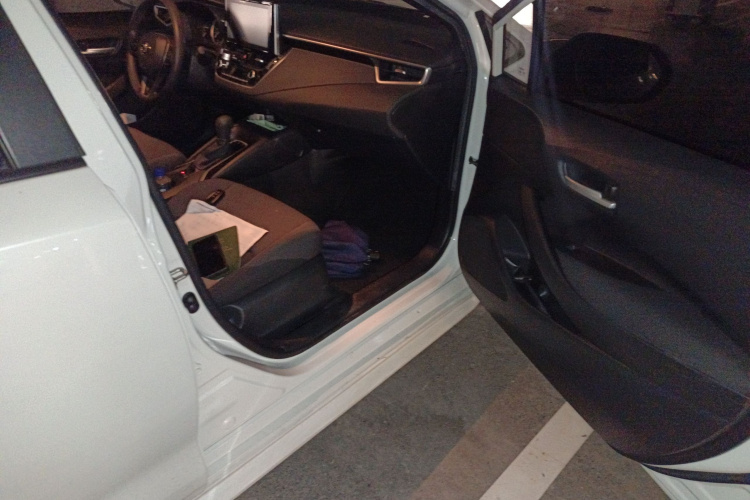 丰田 雷凌 2021款 185T CVT豪华版局部细节9005