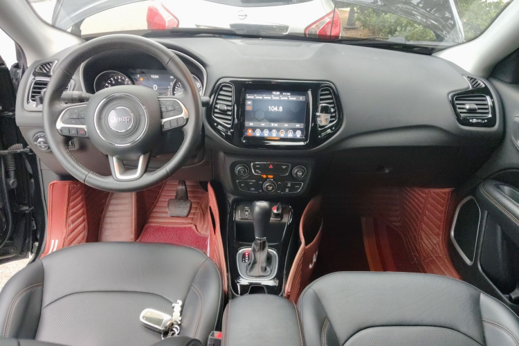 Jeep 指南者 2019款 220T 自动家享版中控内饰12